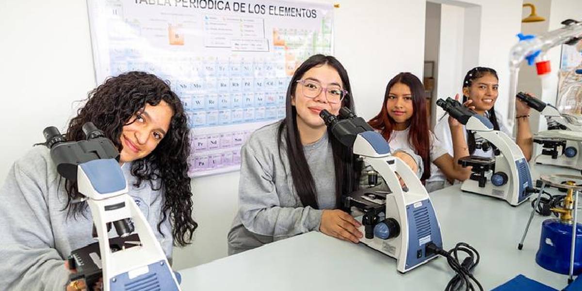 El Ministerio de Educación pide a los estudiantes de tercero de bachillerato de todo el país validar su número de cédula