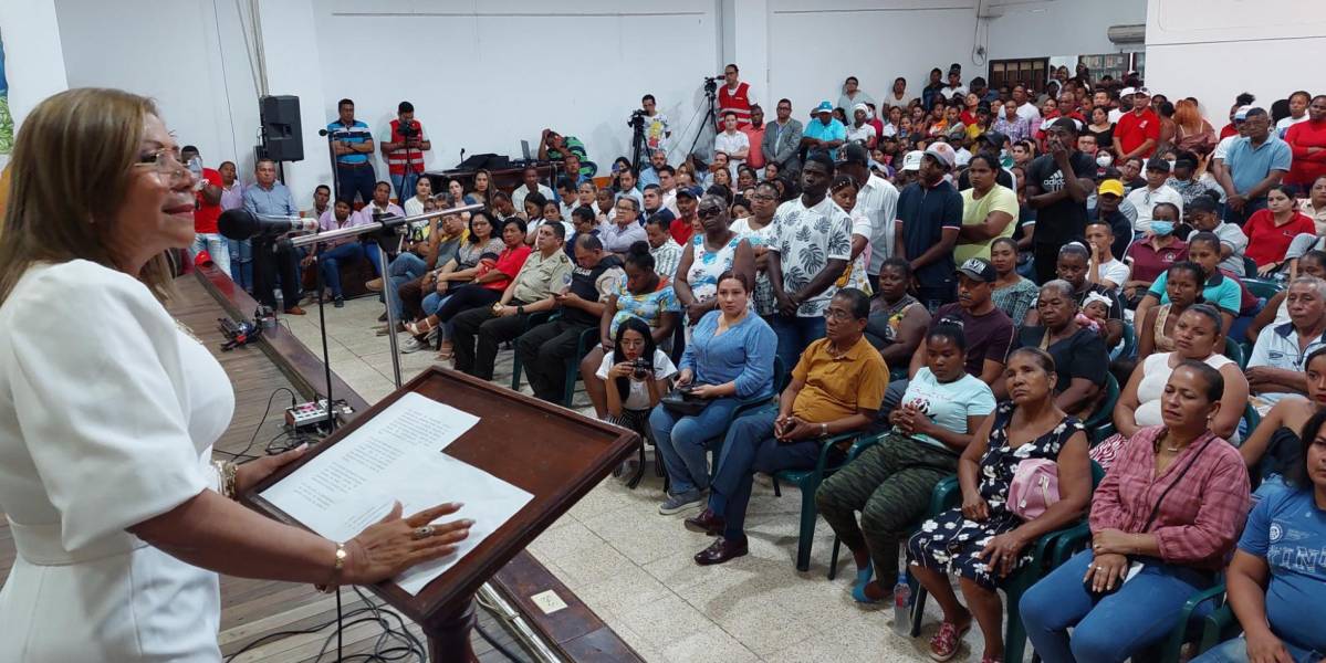 Alcaldesa de Esmeraldas advierte con demanda contra el Estado para obtener más atención del Gobierno
