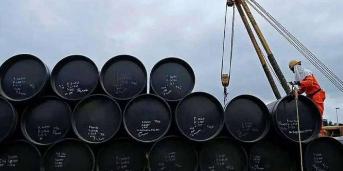 El petróleo WTI cierra en menos de USD 60 y enciende alertas en Ecuador por efecto de guerra comercial