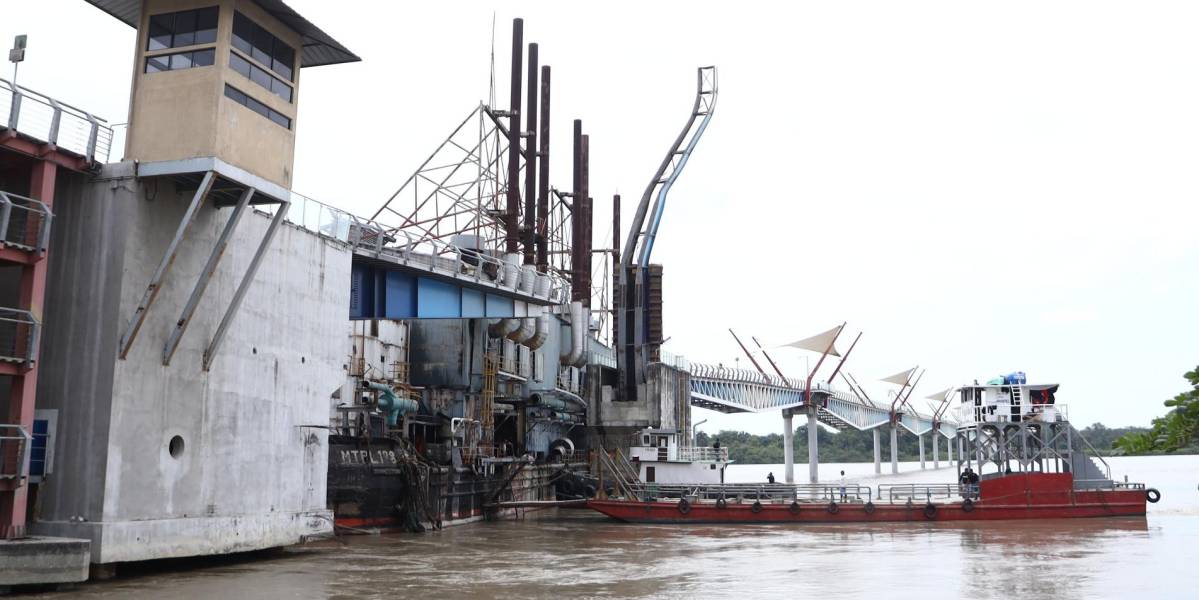 Fiscalía abre investigación por el choque de embarcaciones contra el puente Durán-Santay