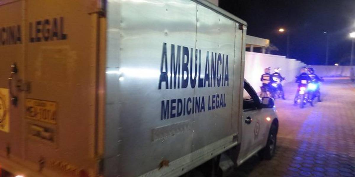 Un chino fue hallado muerto junto a armas y granadas en una casa en Guayaquil