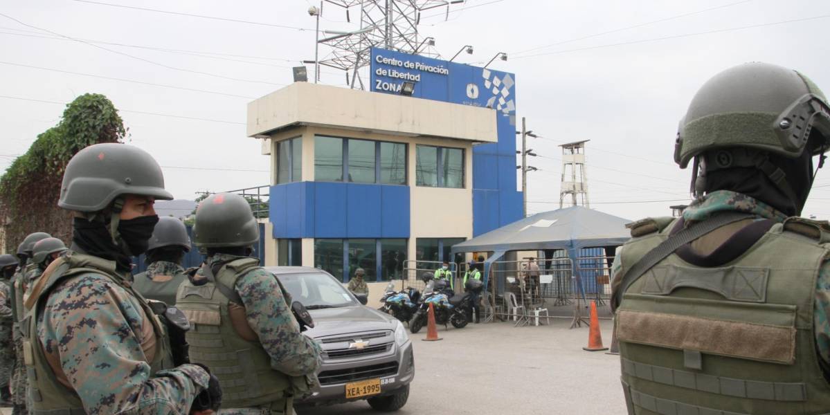240 militares resguardan las cárceles de Guayaquil, incluida la de máxima seguridad