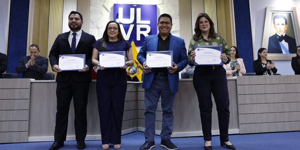 María Cecilia Largacha recibe un reconocimiento por su aporte al periodismo