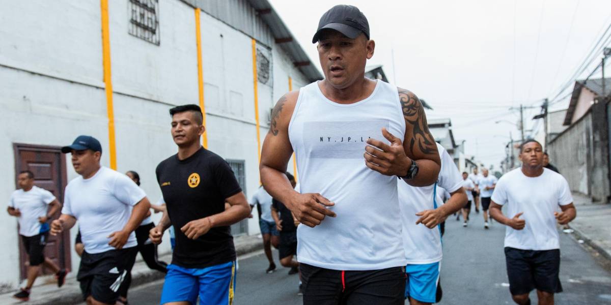 Los agentes metropolitanos de Guayaquil se someten a jornadas de entrenamiento físico