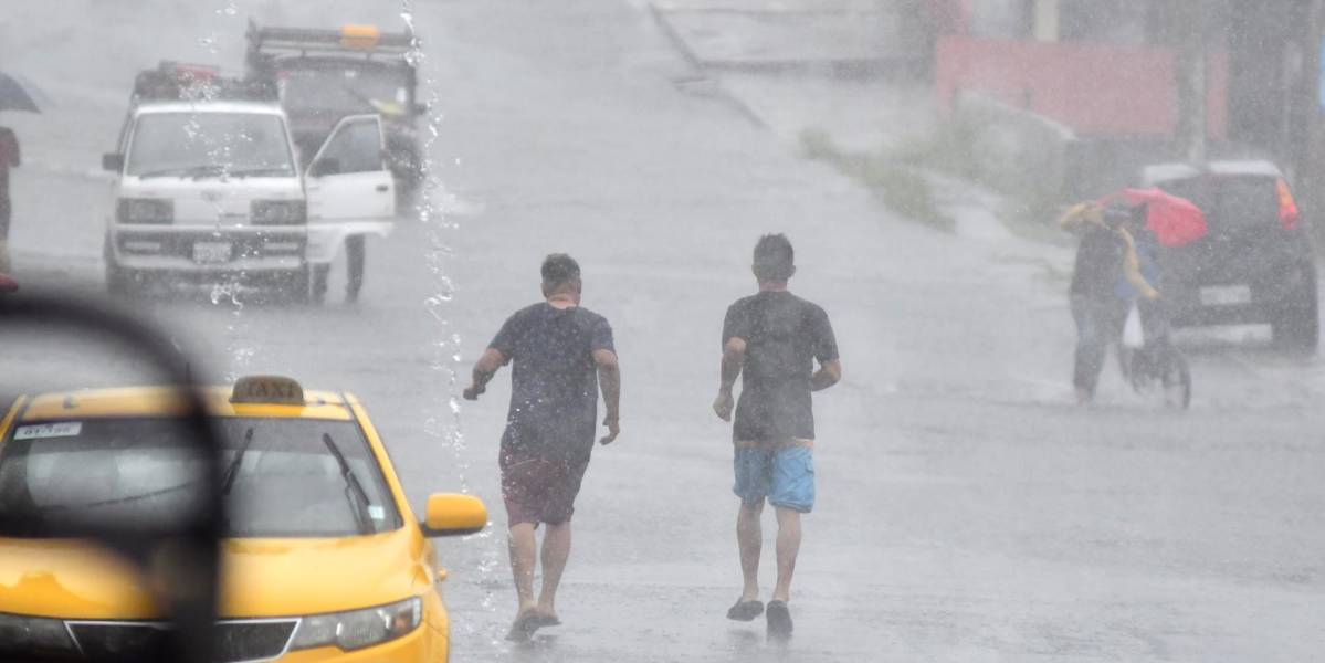 Las lluvias intensas continuarán en la Costa al menos hasta el sábado, pronostica el Inamhi