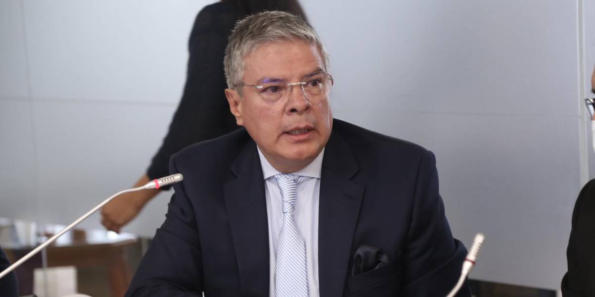 Asamblea decidirá este jueves si procede o no el juicio político al contralor