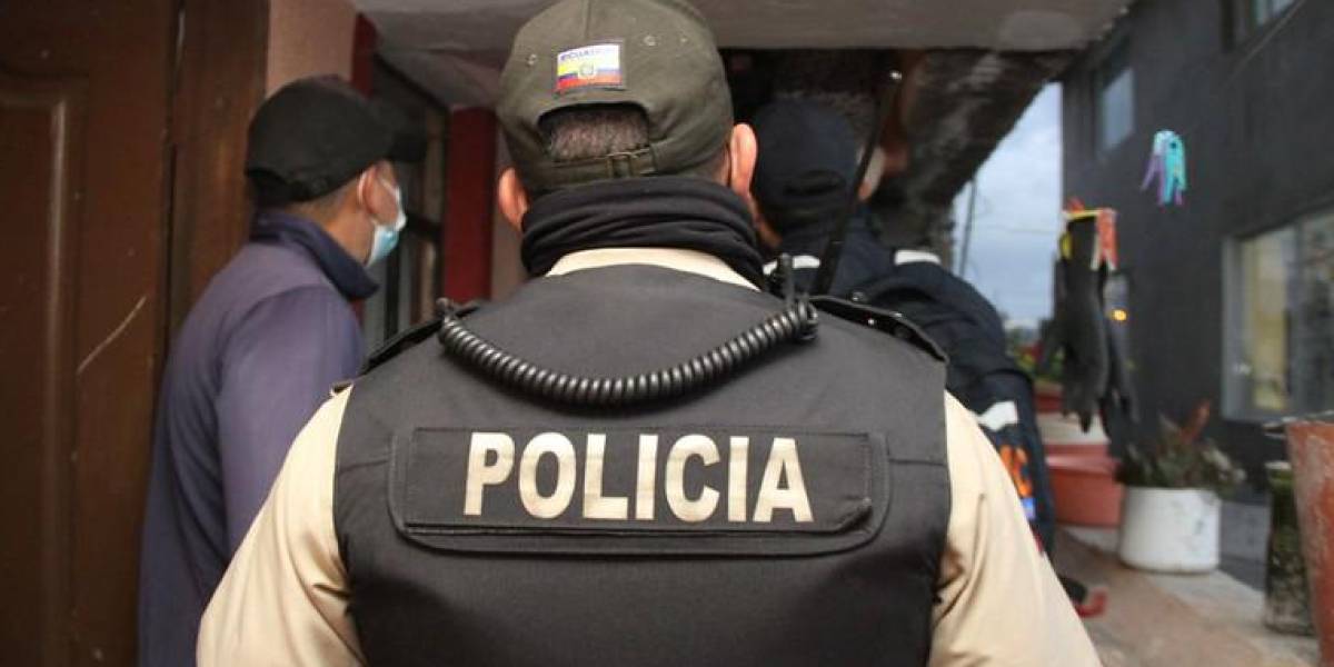 Seis policías son investigados en Guayaquil por presunta extorsión de USD 14 000 a un ciudadano