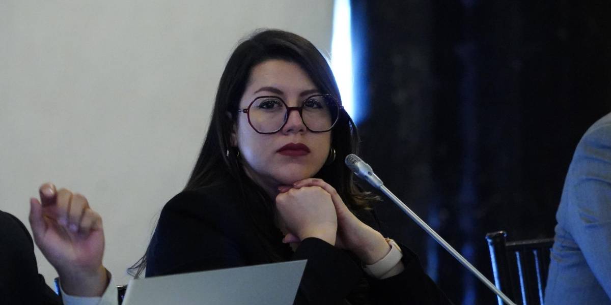 Andrea Arrobo rompe el silencio 24 días después del regreso de los apagones