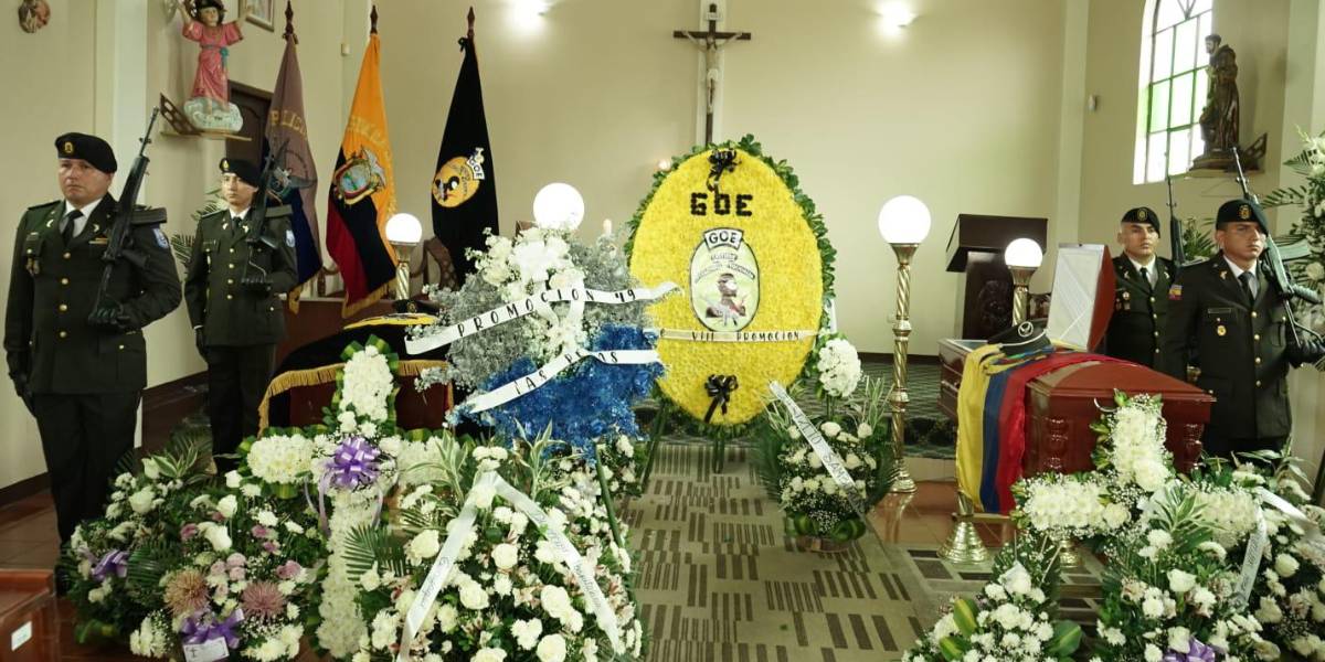 Con una capilla ardiente despiden a los policías asesinados en el sur de Guayaquil