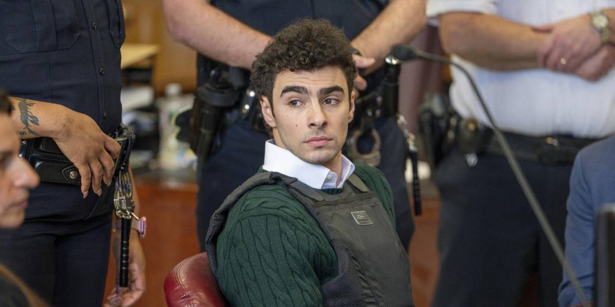 Luigi Mangione se declara no culpable del asesinato de ejecutivo de seguros médicos en Nueva York
