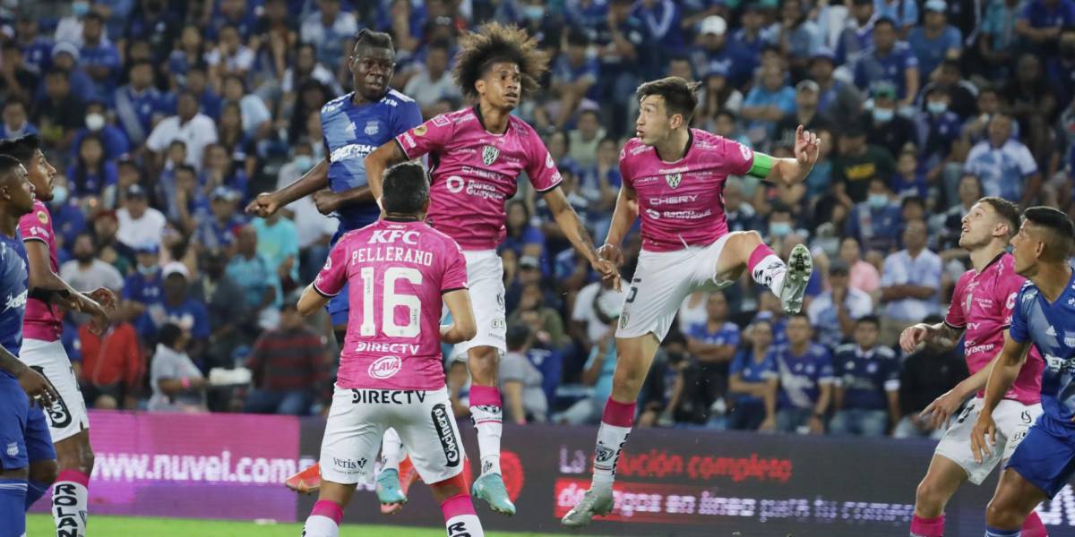 Hinchas agreden a jugadores de Independiente del Valle tras derrota de Emelec