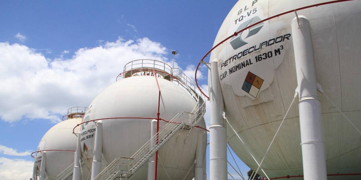 Ecuador recupera su producción normal de petróleo tras reactivar oleoductos