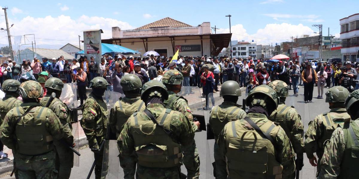 Manifestantes amedrentaron a un equipo de Ecuavisa en Latacunga