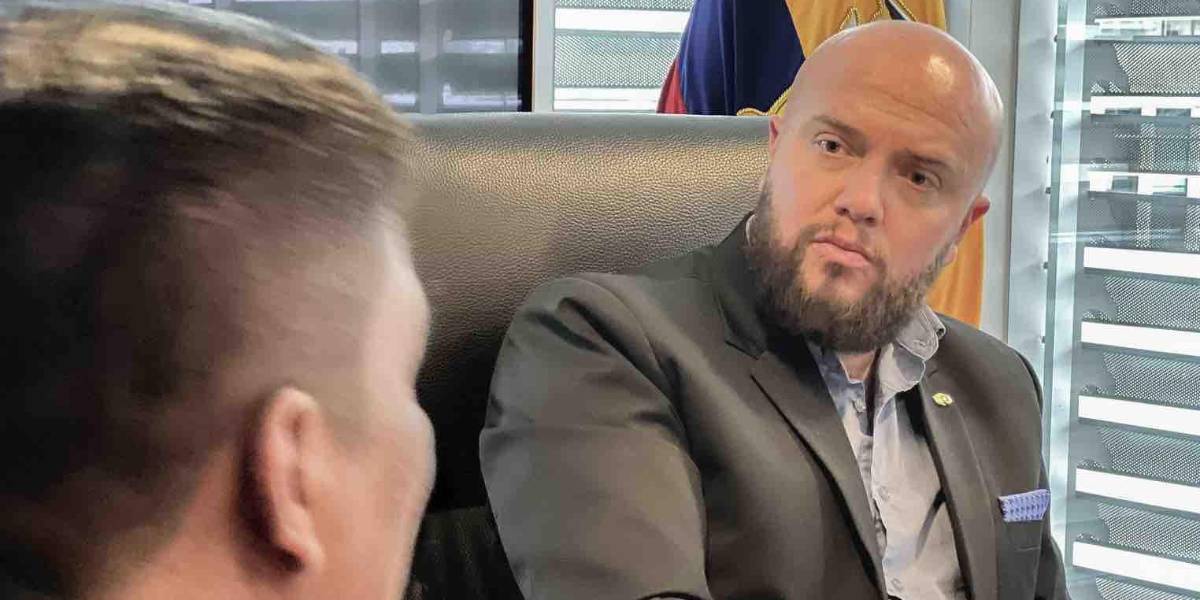 El gerente de Petroecuador ordenó desalojar a perros y otros animales de todas las plantas