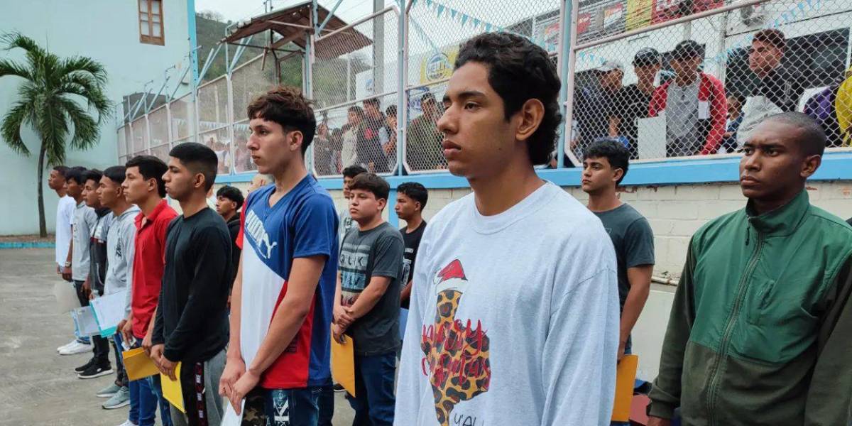 Miles de jóvenes se presentaron en los cuarteles para ingresar al servicio militar