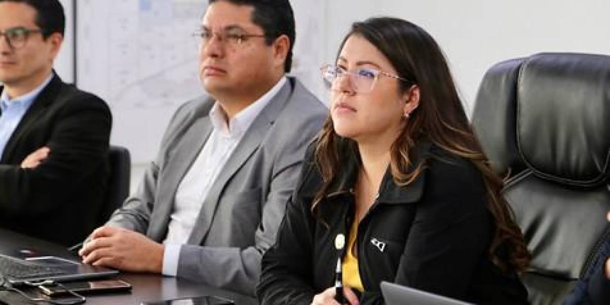 Noboa culpa a la exministra Arrobo de ocultar información sobre la crisis eléctrica en Ecuador