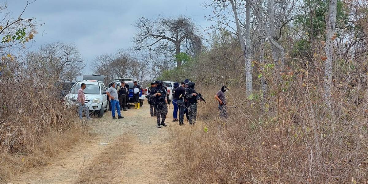 Un cadáver y dos osamentas fueron hallados en una camaronera de Guayaquil