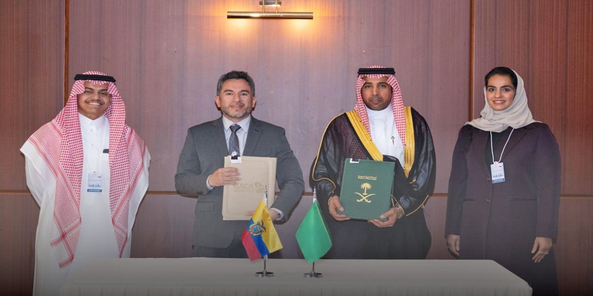 Ecuador y Arabia Saudí firman un acuerdo para la conectividad aérea entre ambos países