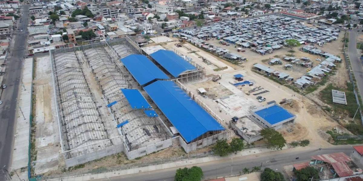 El plazo para la entrega del mercado Plaza Bicentenario, en Machala, venció y la obra apenas avanza en un 35 %