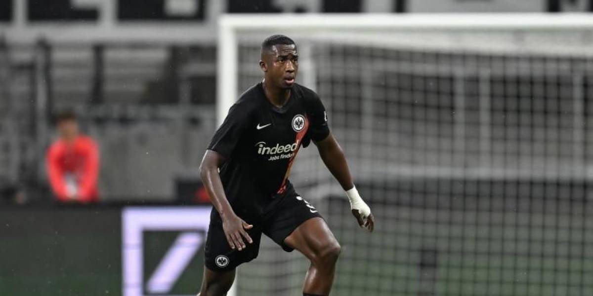 William Pacho es seguido por el Arsenal y Liverpool para su fichaje