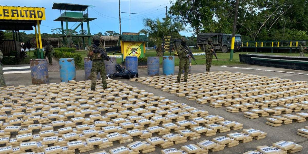 Sucumbíos: dos extranjeros transportaban 1 684 bloques de droga en el río Putumayo