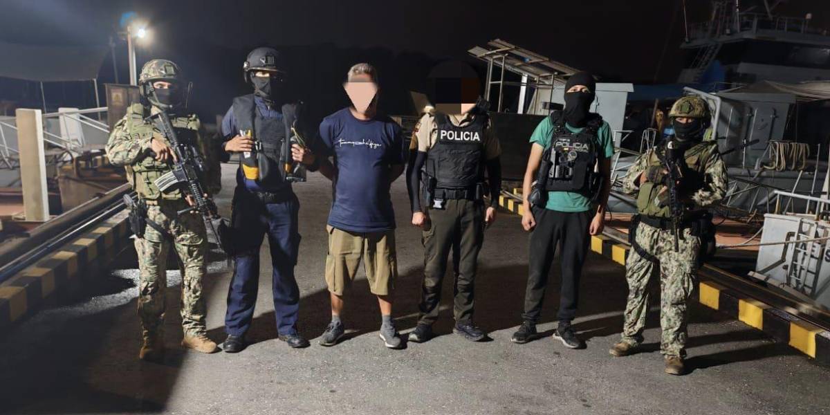 La Armada encontró municiones y armamento en una camaronera del Golfo de Guayaquil