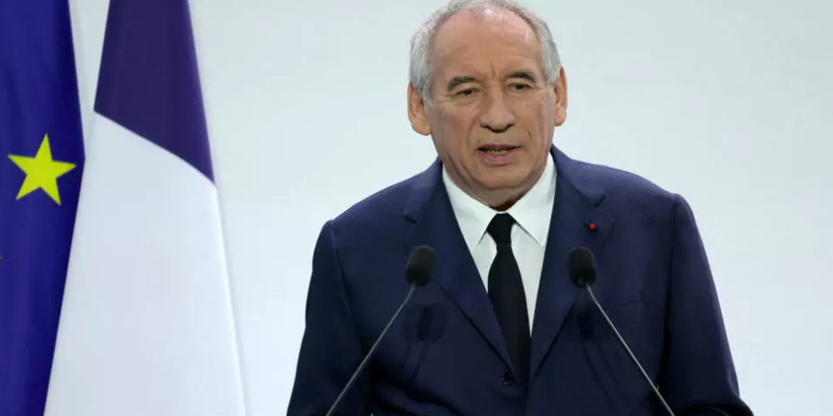 Francia: El primer ministro anuncia un plan de recortes históricos para salvar al país