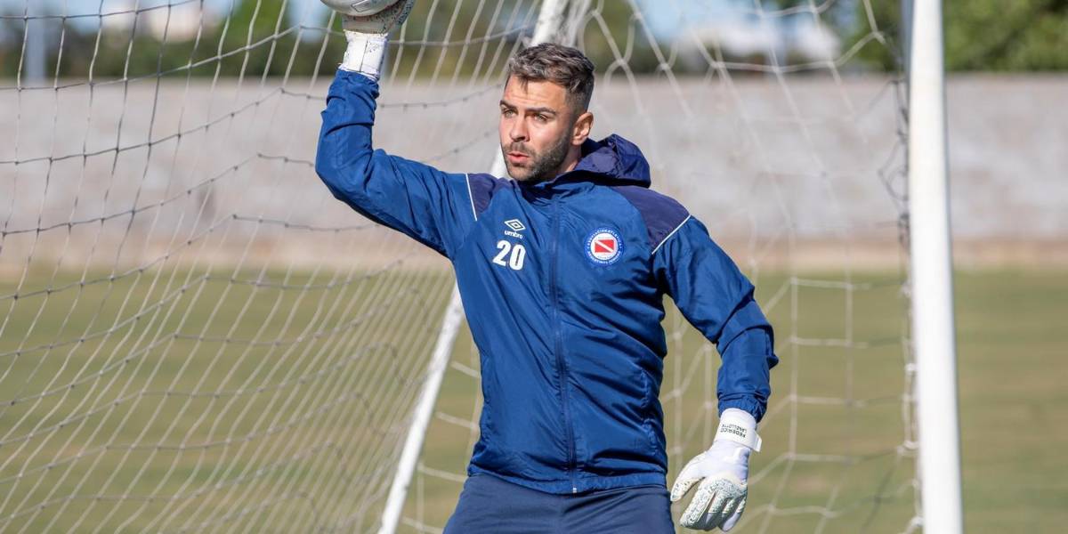 El argentino Lanzillota disputará la titularidad del arco de Aucas con el mexicano Reséndez