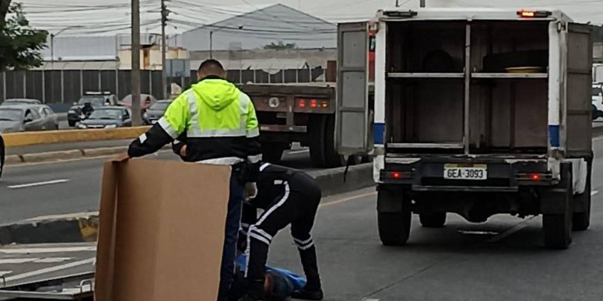 Hombre muere atropellado en la vía a Daule, en Guayaquil