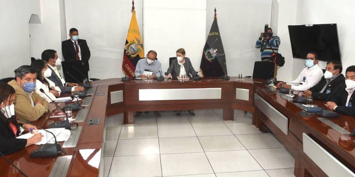 Ministra de Gobierno se reunió con dirigentes sindicales tras la última protesta social
