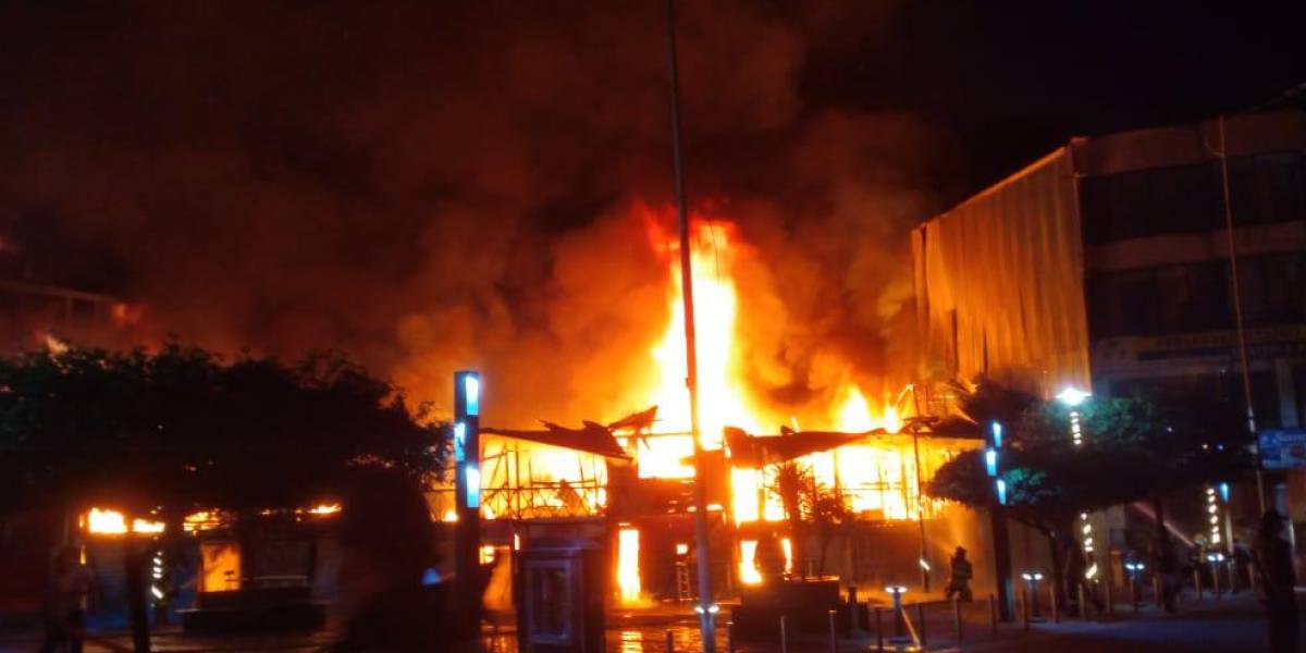 Al menos 16 casas consumidas durante incendio en Puyo, provincia de Pastaza