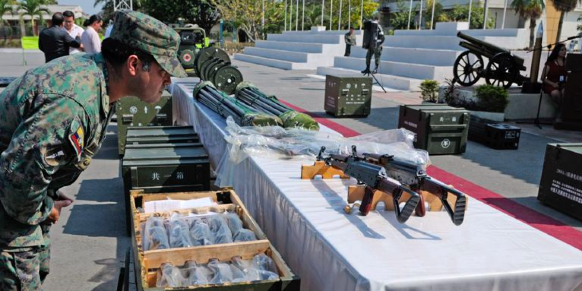 Cancillería ecuatoriana desea dialogar con China para discutir sobre el destino de 10.000 fusiles