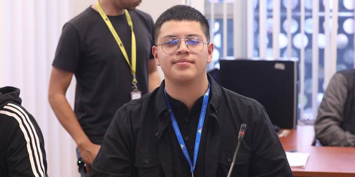 Dominique Serrano, el asambleísta dibujante, está rodeado de parientes en el Legislativo