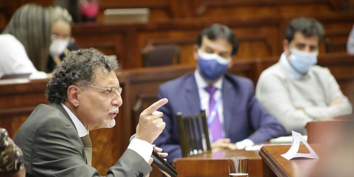 Comisión de Fiscalización pide 5 días más para presentar informe sobre juicio político de Pablo Celi