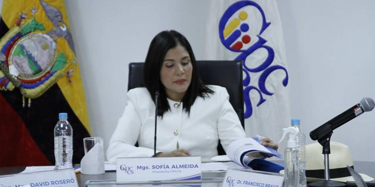 CPCCS: Sofía Almeida increpa a Hernán Ulloa y reclama su puesto