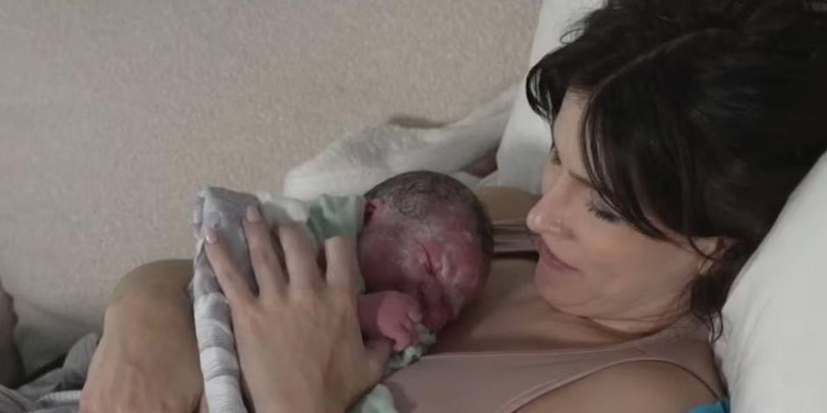 Una streamer transmite su parto en vivo ante más de 50 000 espectadores en Twitch