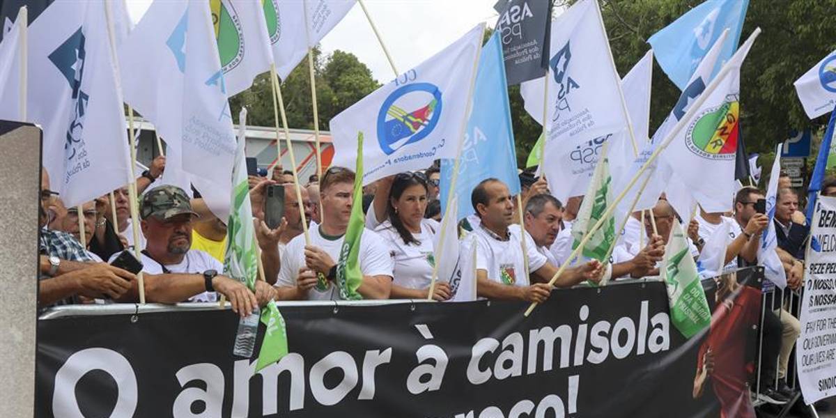 Portugal: policías protestan ante el papa Francisco para pedir ayuda por su precaria situación laboral