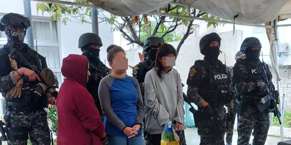 Un operativo en Playas y Posorja deja ocho detenidos y el decomiso de armas, droga y un loro