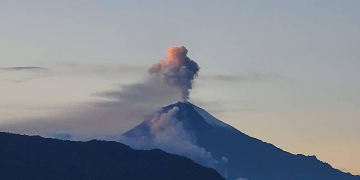 Confirman caída de ceniza volcánica del Sangay en provincia del Chimborazo