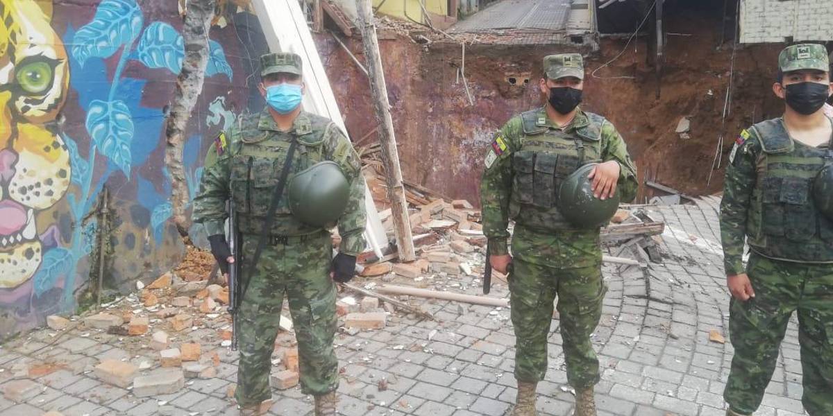 Otra casa se desploma por el socavón en Zaruma