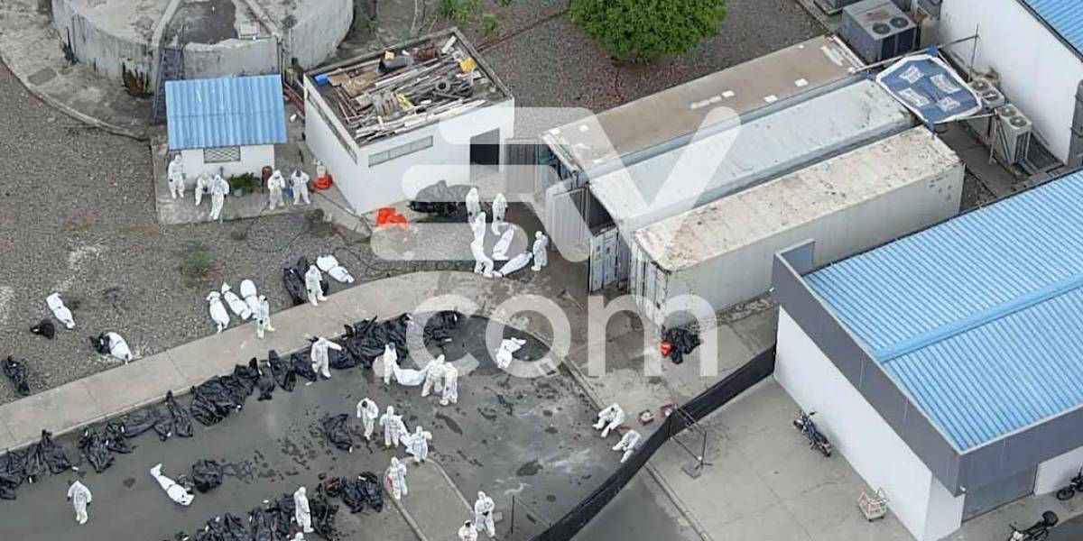 Video | Un centenar de cadáveres ocupó el estacionamiento de una morgue en Guayaquil