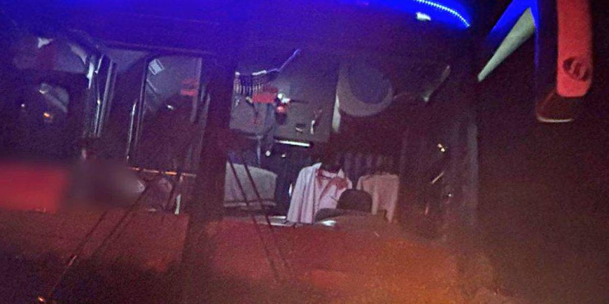 Un presunto delincuente fue abatido durante robo en un bus interprovincial en Guayas