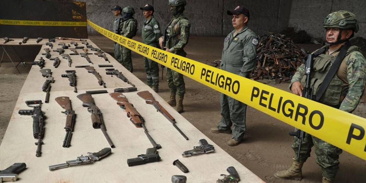 La Policía revela un mecanismo para legalizar armas que entran de contrabando a Ecuador