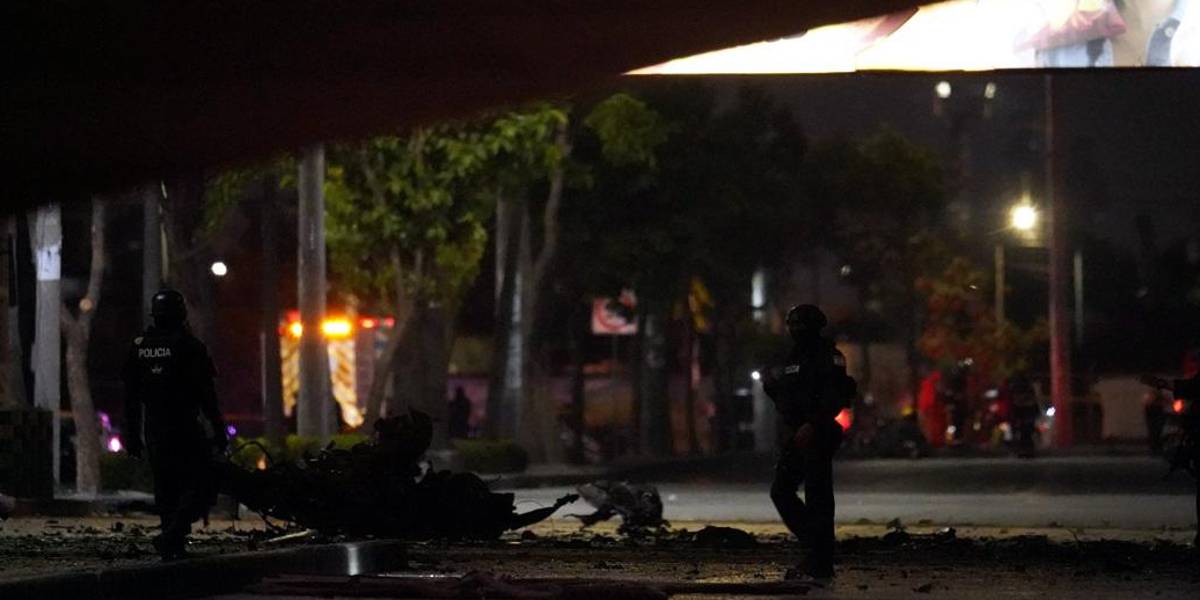 Autoridades activan plan de recompensas tras explosión de coche bomba en Guayaquil