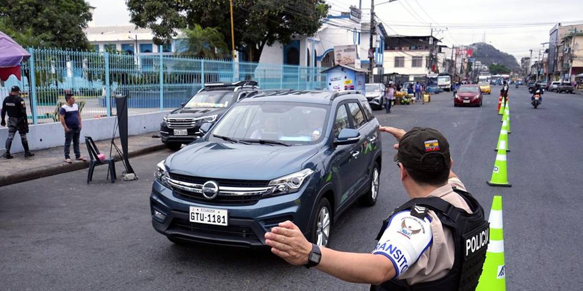 412 detenidos dejó la jornada electoral de la consulta popular 2025 en Ecuador