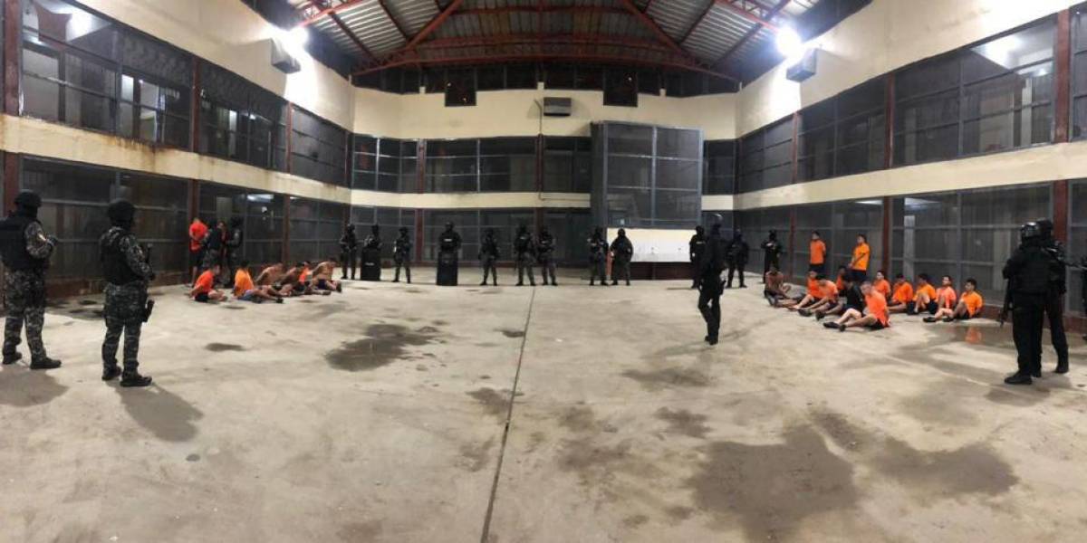 Operativo sorpresa se ejecutó la madrugada de hoy en la cárcel La Roca de Guayaquil