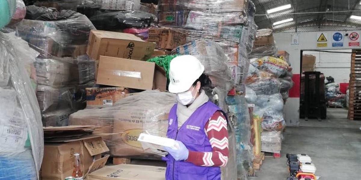 Arcsa detecta productos naturales caducados en bodega de la Aduana en Quito