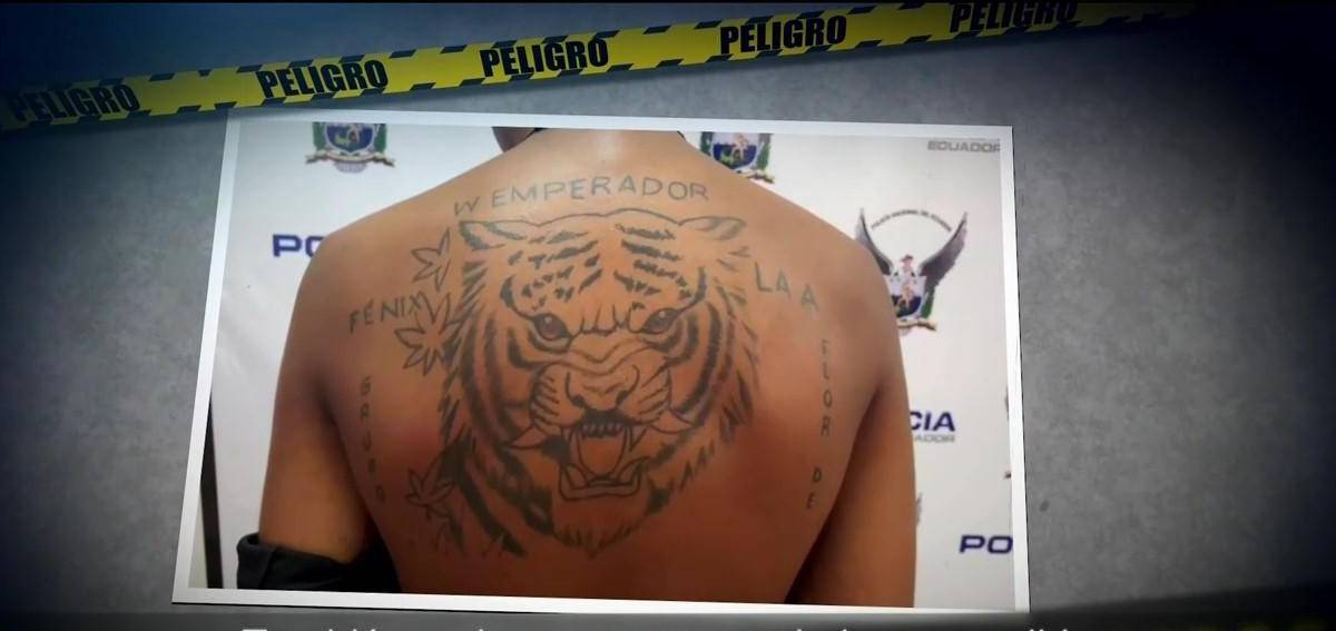 Los adolescentes que tratan de borrarse los tatuajes de bandas son asesinados o descuartizados