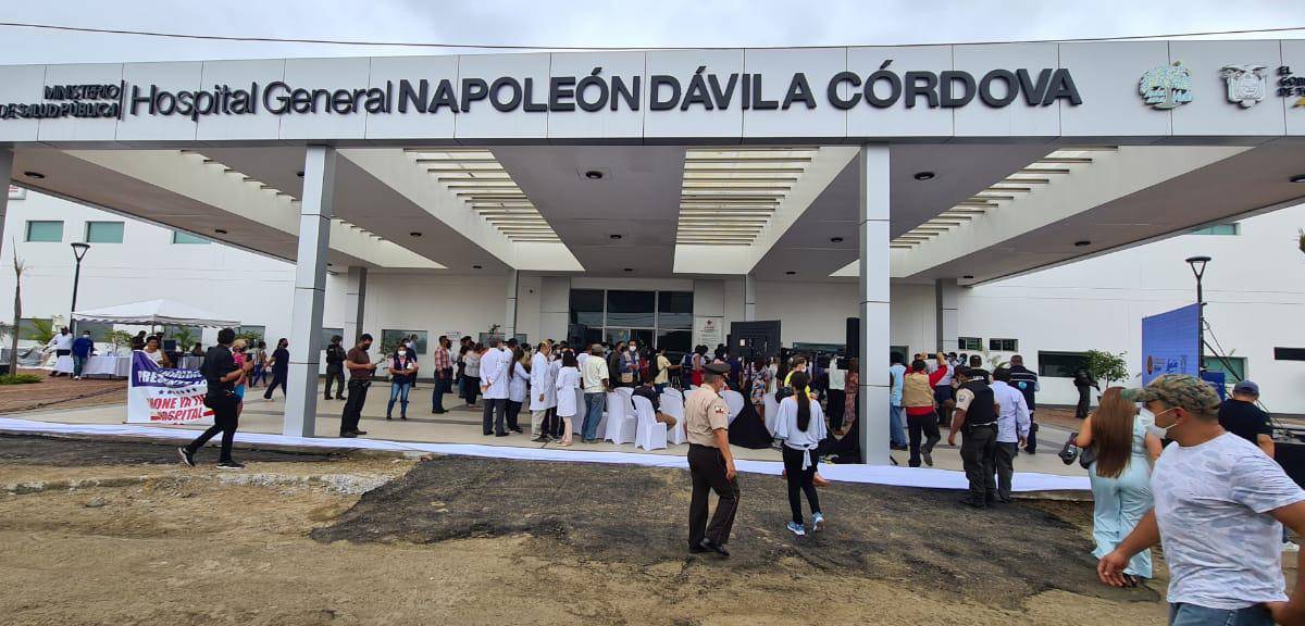 Se inauguró hospital en Chone tras 4 años de construcción