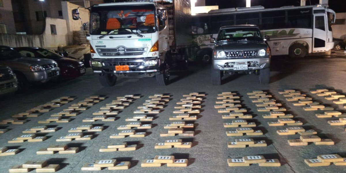 Decomisan en Carchi 300 kilos de cocaína ocultos entre sacos de papas